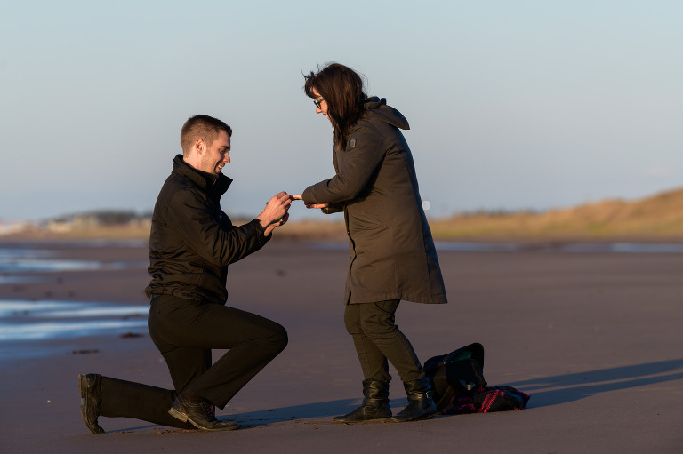 suprise beach proposal captured